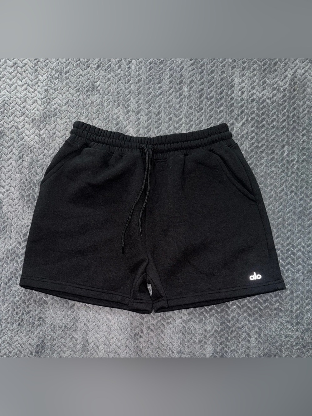 Alo Accolade shorts- size Large
